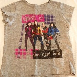 Disney Descendants Kids Size 14 XL. Grey Tshirt.